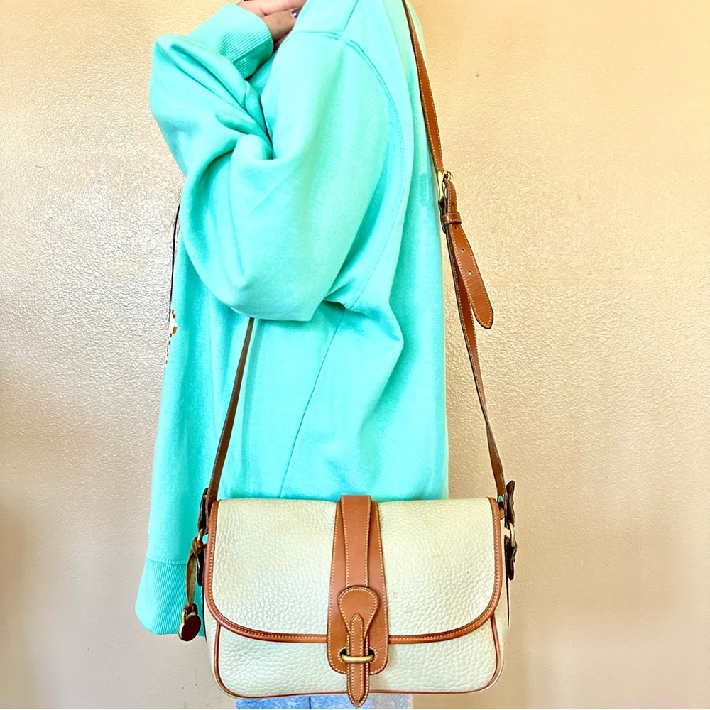 Authentic Dooney & Bourke Leather VINTAGE Crossbody Bag